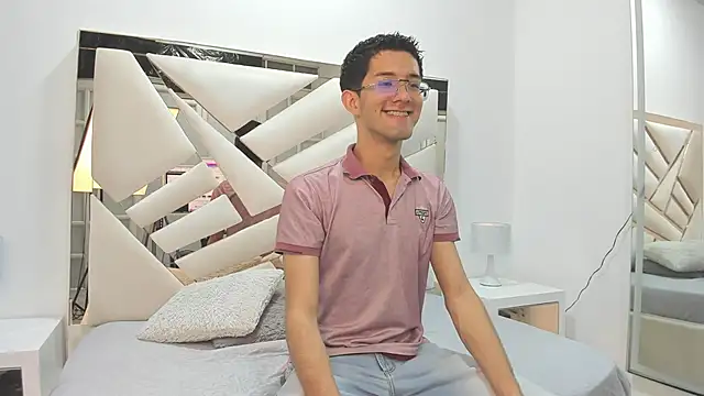 Ian Thompson online show from February 15, 3:42 am