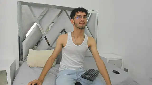 Ian Thompson online show from February 2, 7:25 pm