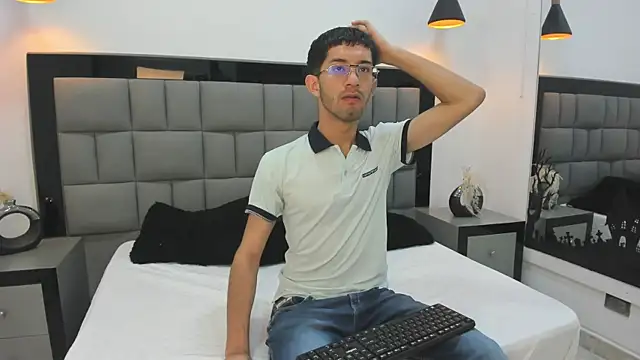 Ian Thompson online show from February 7, 11:45 am