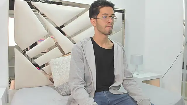 Ian Thompson online show from February 11, 11:32 am