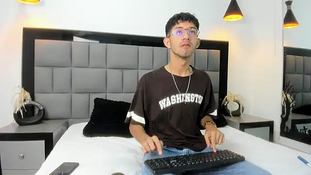 Ian Thompson online show from January 4, 11:43 am