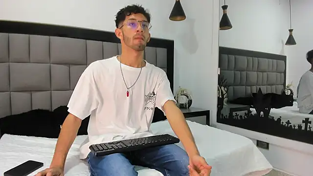 Ian Thompson online show from January 24, 12:10 pm