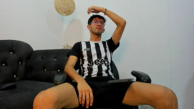 Ian Thompson online show from January 13, 11:41 am