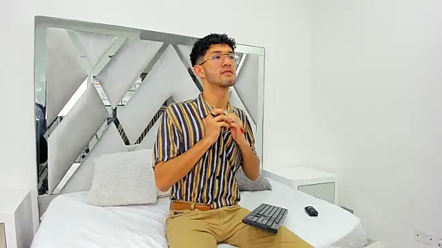 Ian Thompson online show from January 27, 7:46 pm