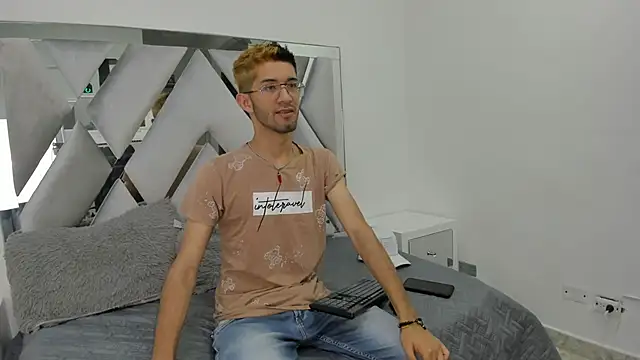 Ian Thompson online show from February 24, 11:54 am