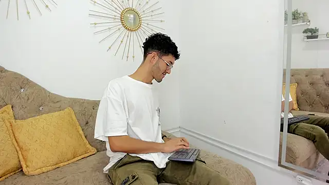 Ian Thompson online show from January 17, 7:20 pm