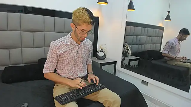 Ian Thompson online show from February 25, 4:10 pm