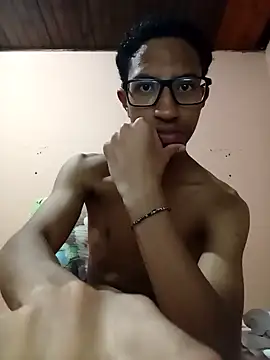 Snapshot of matheusroger chatting on December 20, 5:04 am matheusroger online show from December 20, 5:04 am