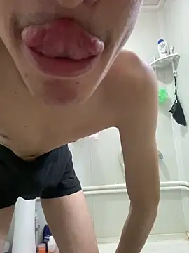 ekskekejejej online show from February 4, 12:44 pm