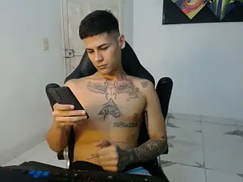 Clyde019 online show from February 5, 9:29 pm