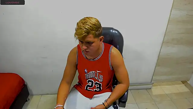 Warning Boy online show from December 27, 1:22 am