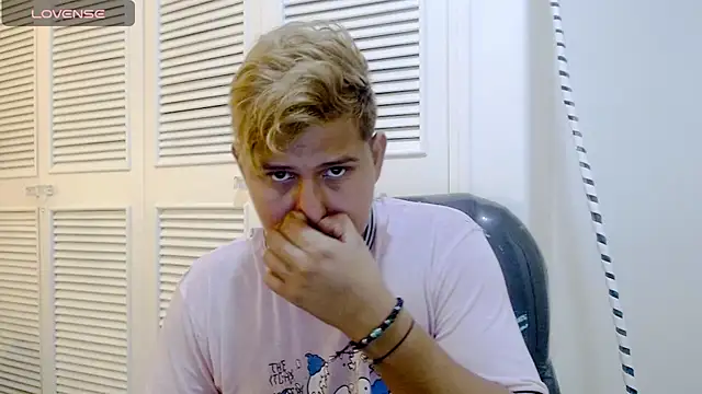 Warning Boy online show from December 29, 12:20 am