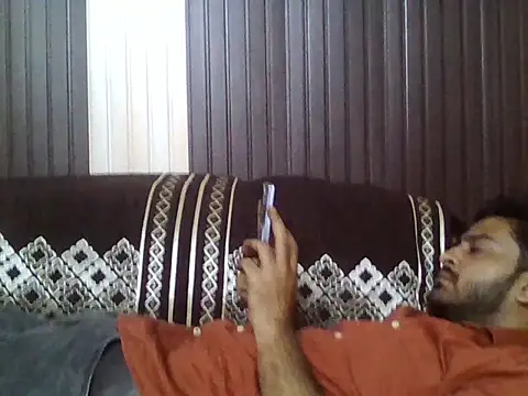 indihotguy online show from April 4, 3:14 am