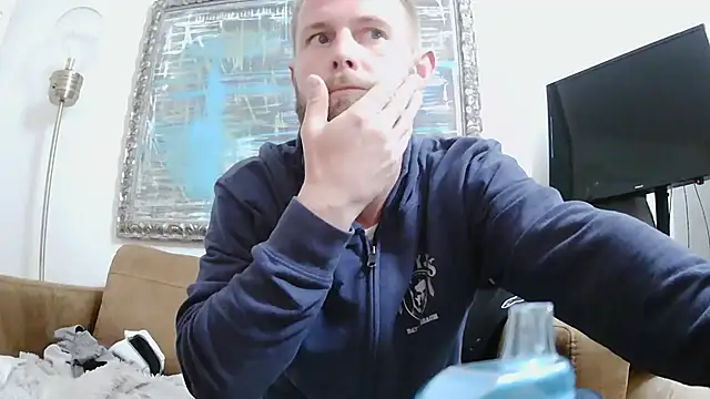 Snapshot of bjay1210 chatting on January 11, 7:59 pm bjay1210 online show from January 11, 7:59 pm