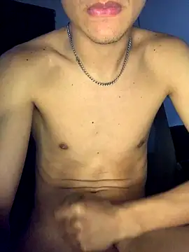 Snapshot of gabrielzinnnn085 chatting on October 24, 3:19 am gabrielzinnnn085 online show from October 24, 3:19 am