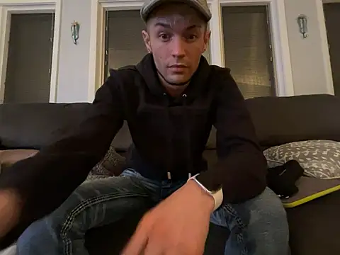 Trystan Spellman online show from April 5, 6:43 am