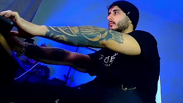 XanderCage99 online show from January 6, 11:31 pm