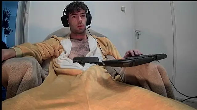 Snapshot of onesieboyx chatting on January 14, 9:13 am onesieboyx online show from January 14, 9:13 am