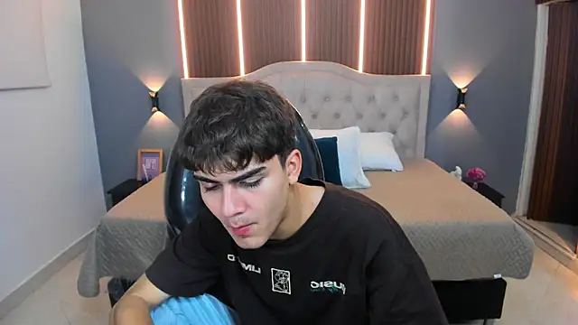 Tommy18   online show from November 13, 3:55 am