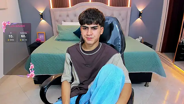 Tommy18   online show from April 14, 3:39 am