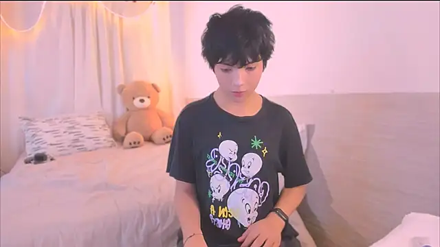 AllanYong18 online show from November 4, 4:13 am