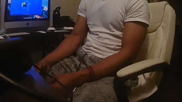 MrDaddyBbSnake online show from April 13, 12:00 am