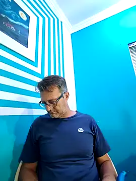 itsmeyes69 online show from January 13, 2:21 pm