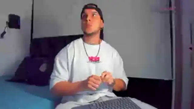 austinoficial online show from March 14, 11:45 pm