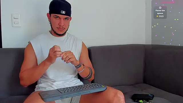 austinoficial online show from October 26, 9:06 pm