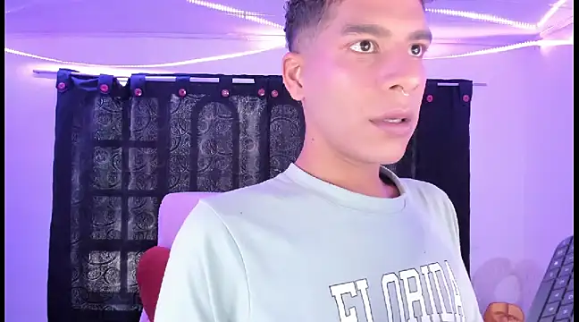 Snapshot of Ethan_Boyy chatting on January 25, 7:39 pm Ethan Boyy online show from January 25, 7:39 pm