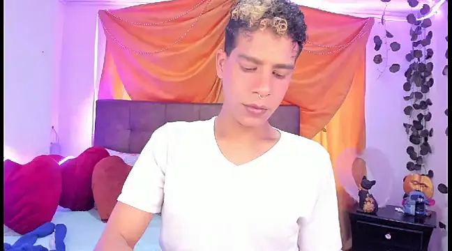 Snapshot of Ethan_Boyy chatting on March 20, 7:25 pm Ethan Boyy online show from March 20, 7:25 pm