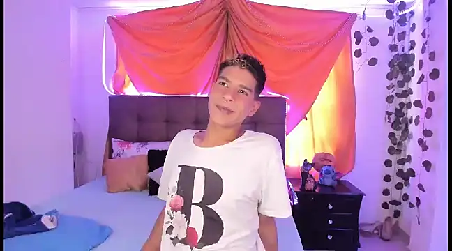 Snapshot of Ethan_Boyy chatting on March 2, 5:31 pm Ethan Boyy online show from March 2, 5:31 pm