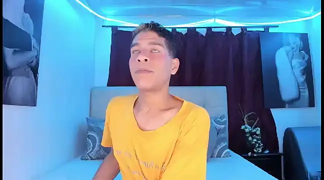 Snapshot of Ethan_Boyy chatting on February 2, 9:40 am Ethan Boyy online show from February 2, 9:40 am