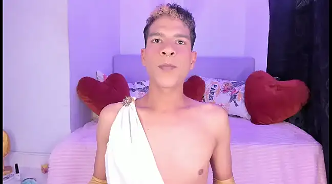 Snapshot of Ethan_Boyy chatting on February 8, 10:29 pm Ethan Boyy online show from February 8, 10:29 pm