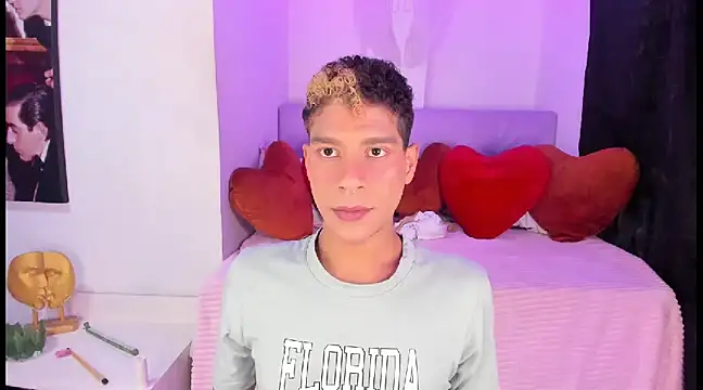 Snapshot of Ethan_Boyy chatting on February 13, 9:06 pm Ethan Boyy online show from February 13, 9:06 pm