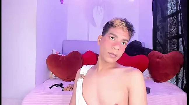Snapshot of Ethan_Boyy chatting on February 9, 5:22 pm Ethan Boyy online show from February 9, 5:22 pm