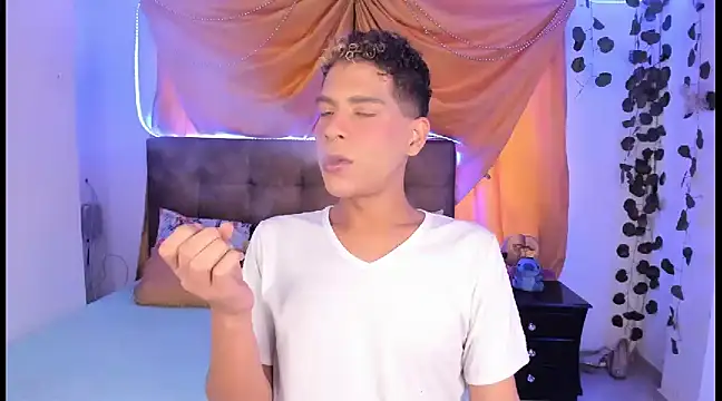 Snapshot of Ethan_Boyy chatting on March 7, 9:48 pm Ethan Boyy online show from March 7, 9:48 pm