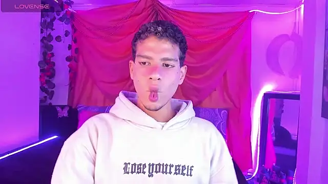 Snapshot of Ethan_Boyy chatting on October 15, 10:28 pm Ethan Boyy online show from October 15, 10:28 pm
