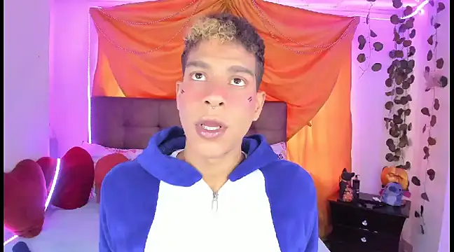 Snapshot of Ethan_Boyy chatting on March 17, 7:04 pm Ethan Boyy online show from March 17, 7:04 pm