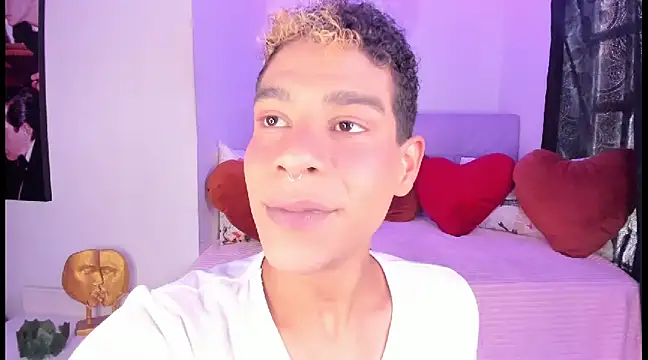 Snapshot of Ethan_Boyy chatting on February 17, 6:48 pm Ethan Boyy online show from February 17, 6:48 pm