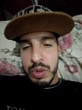 Snapshot of alejo5288 chatting on October 11, 3:10 am alejo5288 online show from October 11, 3:10 am