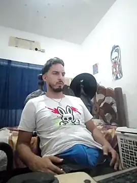 Snapshot of alejo5288 chatting on October 1, 1:20 am alejo5288 online show from October 1, 1:20 am
