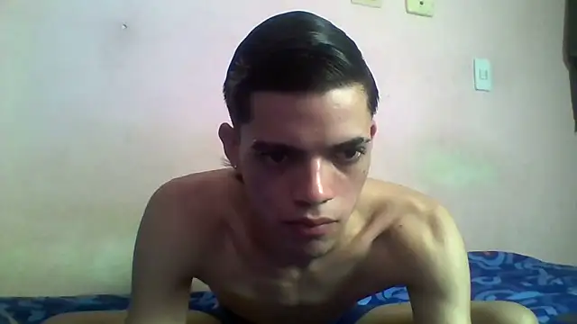 Latinos 2001 online show from April 1, 8:39 pm