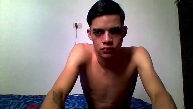 Latinos 2001 online show from May 21, 10:03 pm