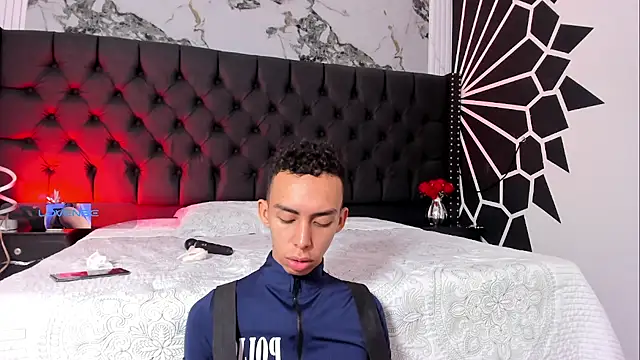 EthaanCox online show from April 17, 9:50 pm