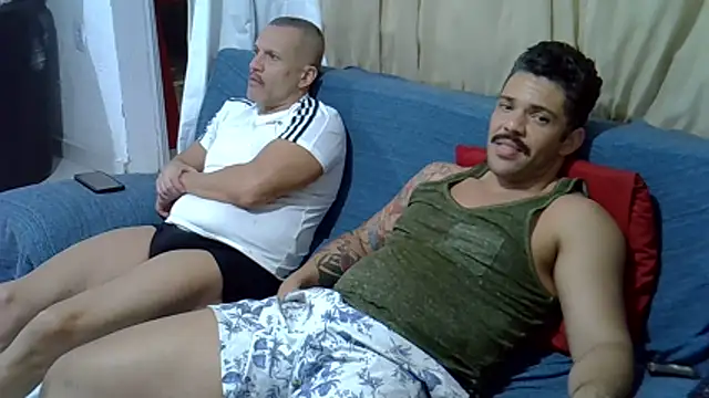 Snapshot of grossocalibre20 chatting on October 20, 4:38 am grossocalibre20 online show from October 20, 4:38 am