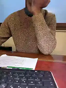 Snapshot of AvvocatoPorco chatting on October 20, 9:35 am AvvocatoPorco online show from October 20, 9:35 am