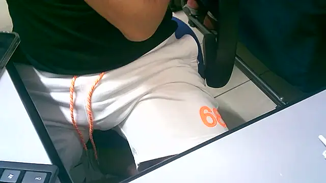 Snapshot of Greeneyes0820 chatting on September 17, 11:00 am Greeneyes0820 online show from September 17, 11:00 am