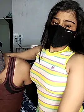 COLAMBIA X GURL online show from December 19, 10:07 pm