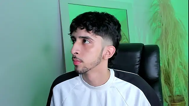 Alezzandro  online show from September 20, 8:42 pm